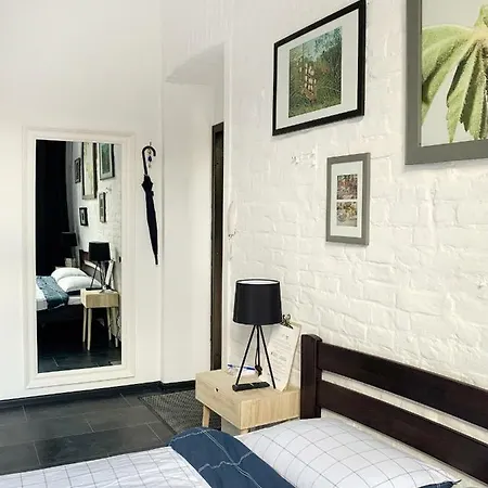 Avenue Apartment *